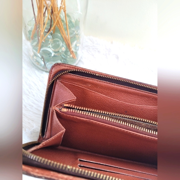 Louis Vuitton Zipper Wallet - Picture 9 of 16